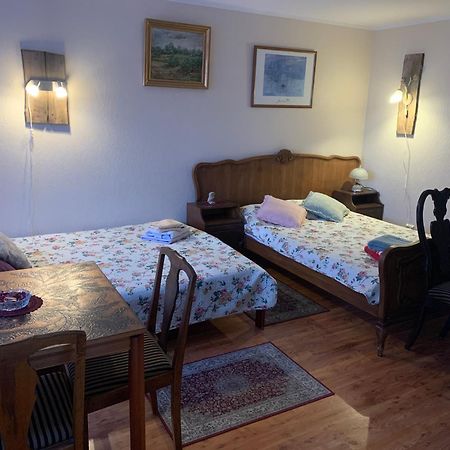Rueuetli - Cute Old Town Apartment - 2 Big Beds, Free Parking تارتو المظهر الخارجي الصورة
